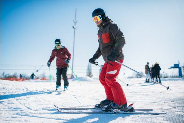 Skieur débutant avec erreurs au ski