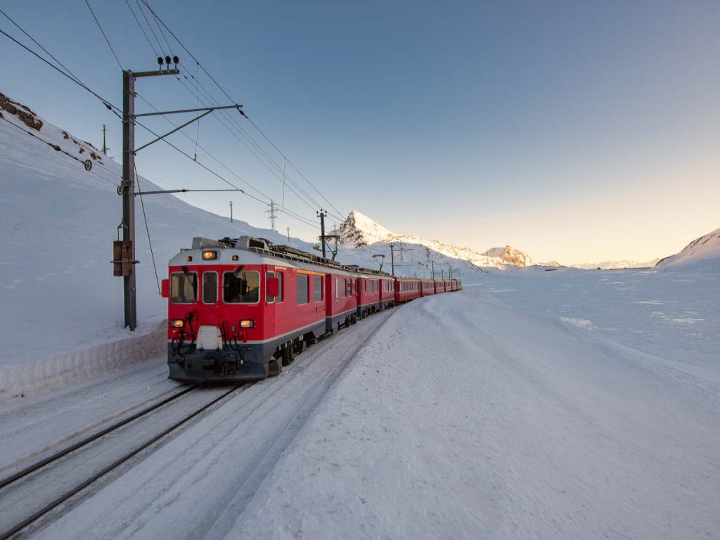 Train dans un paysage de neige